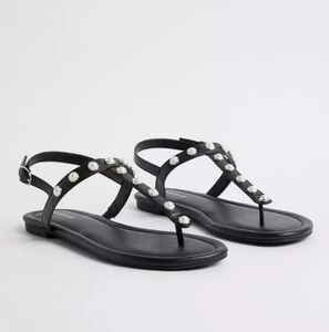 NWT TORRID BLACK AND PEARL T-STRAP SANDAL 8.5 WW WIDE